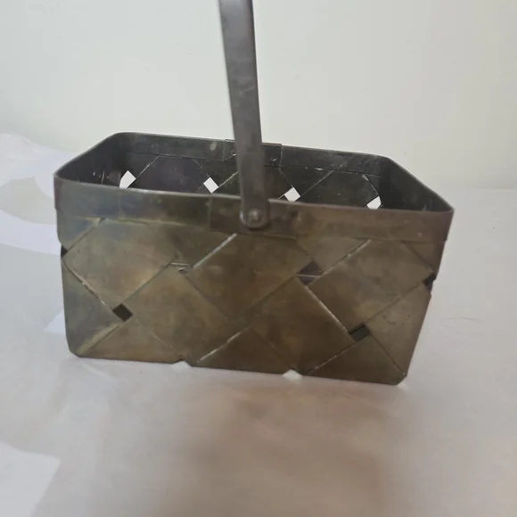 Woven Metal Basket with Handle - Picture 1 of 7